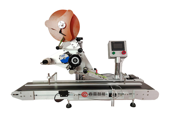 Automatic flat labeling machine for set top box